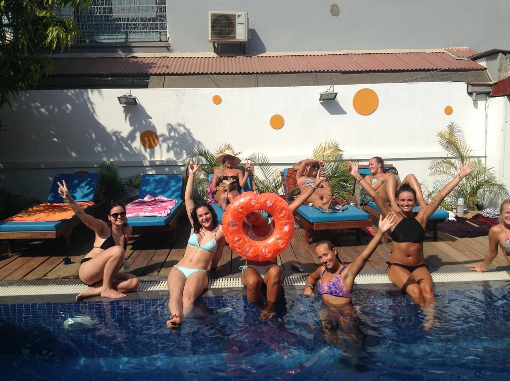 סיאם ריפ The Living Quarters Hostel 543 מראה חיצוני תמונה