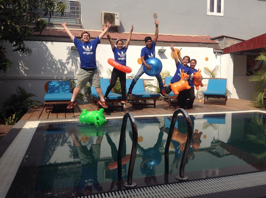 סיאם ריפ The Living Quarters Hostel 543 מראה חיצוני תמונה