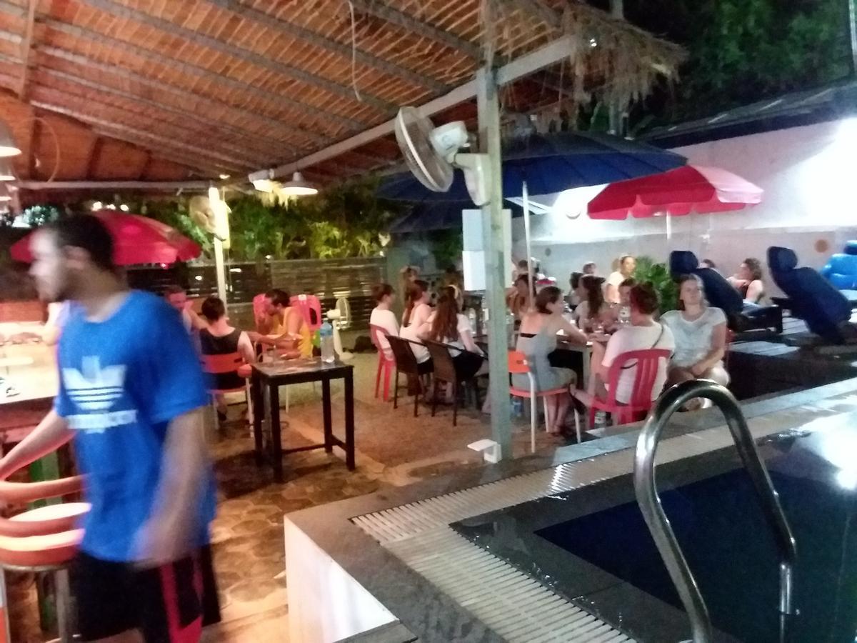 סיאם ריפ The Living Quarters Hostel 543 מראה חיצוני תמונה